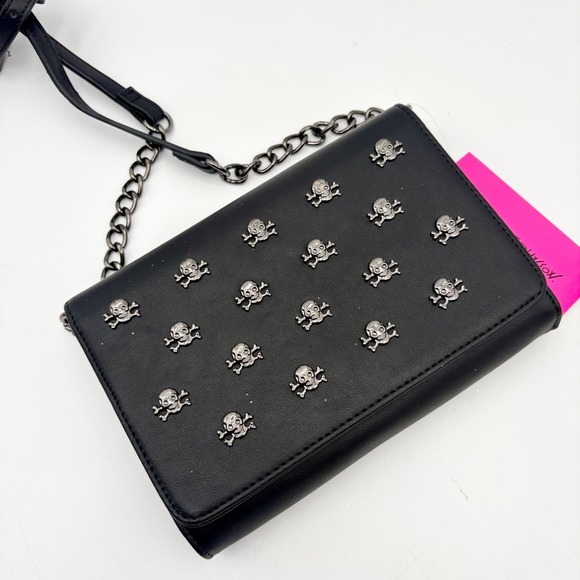 Betsey Johnson Handbags - Betsey Johnson Skull Crossbody Clutch Chain Strap Bag Purse New
